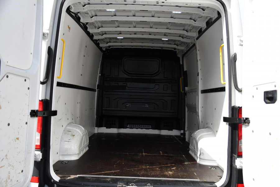 MAN TGE 3.180 35 2.0 L3H2 PB Edition Adaptieve Cruise, Camera, Carplay, 177pk, Stoelverwarming, LED, Automaat, Sensoren, Trekhaak, Uniek!