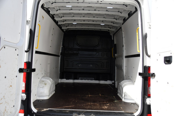 MAN TGE 3.180 35 2.0 L3H2 PB Edition Adaptieve Cruise, Camera, Carplay, 177pk, Stoelverwarming, LED, Automaat, Sensoren, Trekhaak, Uniek!