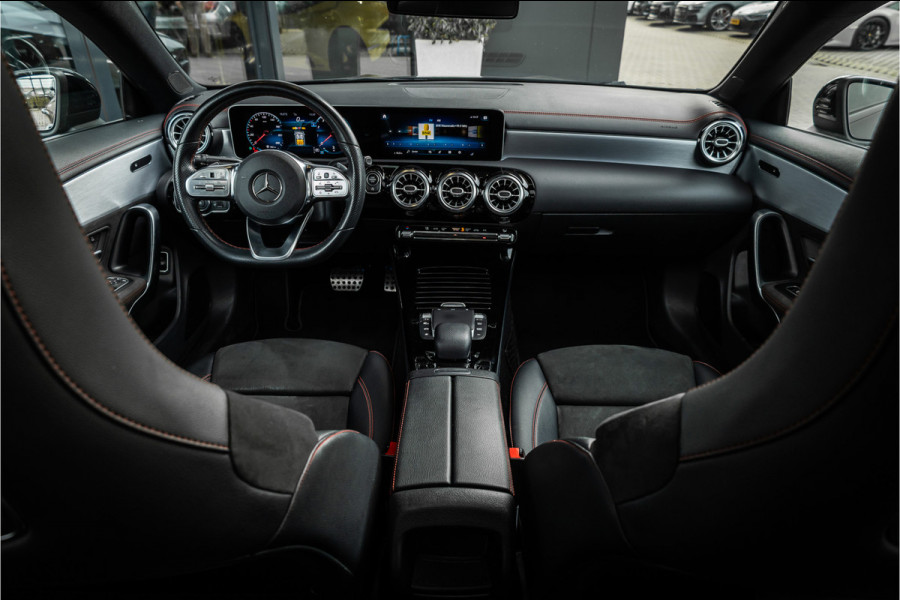 Mercedes-Benz CLA-Klasse CLA250 Premium Plus - AMG Line | Panorama | Camera | Stoelverwarming