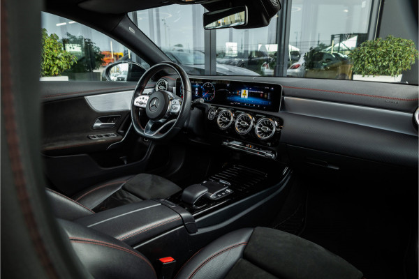 Mercedes-Benz CLA-Klasse CLA250 Premium Plus - AMG Line | Panorama | Camera | Stoelverwarming