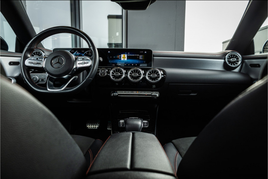 Mercedes-Benz CLA-Klasse CLA250 Premium Plus - AMG Line | Panorama | Camera | Stoelverwarming