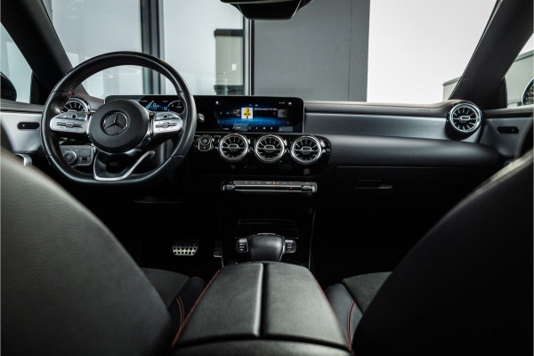 Mercedes-Benz CLA-Klasse CLA250 Premium Plus - AMG Line | Panorama | Camera | Stoelverwarming