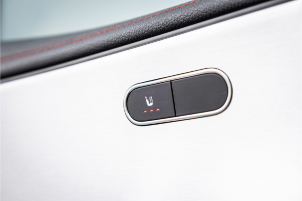 Mercedes-Benz CLA-Klasse CLA250 Premium Plus - AMG Line | Panorama | Camera | Stoelverwarming