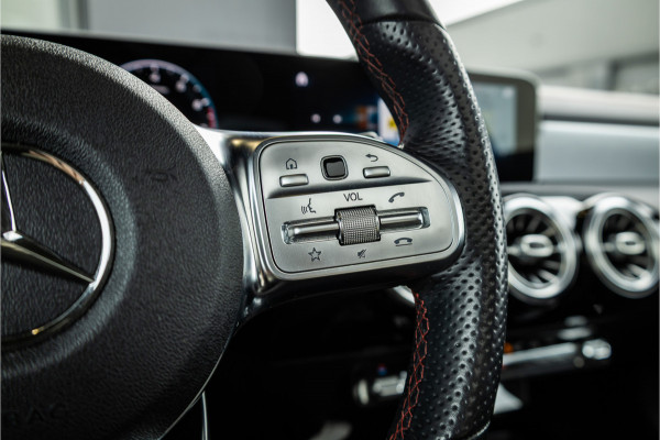 Mercedes-Benz CLA-Klasse CLA250 Premium Plus - AMG Line | Panorama | Camera | Stoelverwarming