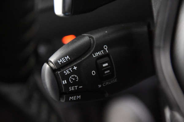 Peugeot 2008 1.2 Active Automaat *1ste Eigenaar*Navigatie*Parkassist*