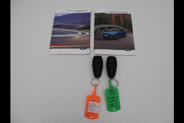 Ford FOCUS Wagon 1.0 EcoBoost Hybrid Titanium | Carplay | Camera | Navigatie | Climate control | Full LED | Parkeerhulp