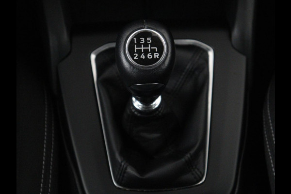 Ford FOCUS Wagon 1.0 EcoBoost Hybrid Titanium | Carplay | Camera | Navigatie | Climate control | Full LED | Parkeerhulp