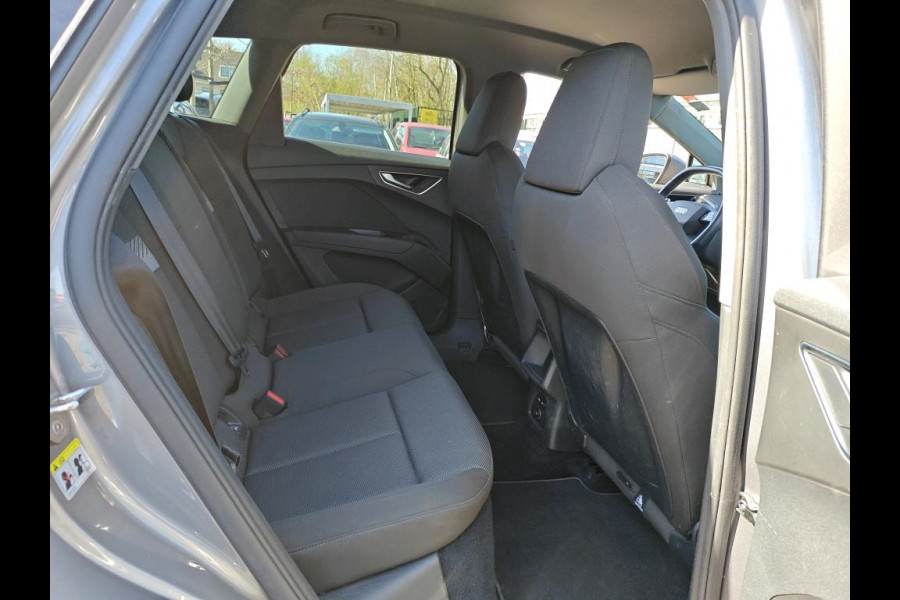 Audi Q4 e-tron 35 Launch edition Advanced 55 kWh | Stoelverwarming | Cruise Control | Navigatie | Apple Carplay | Keyless | Parkeersensoren | RS Seats | Matrix LED | BTW | NAP