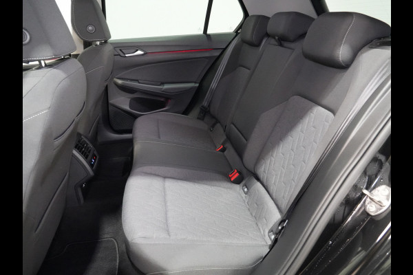 Volkswagen Golf 1.5 eHybrid 204pk Life Edition Navi via app Camera Acc Led Demo Jesse