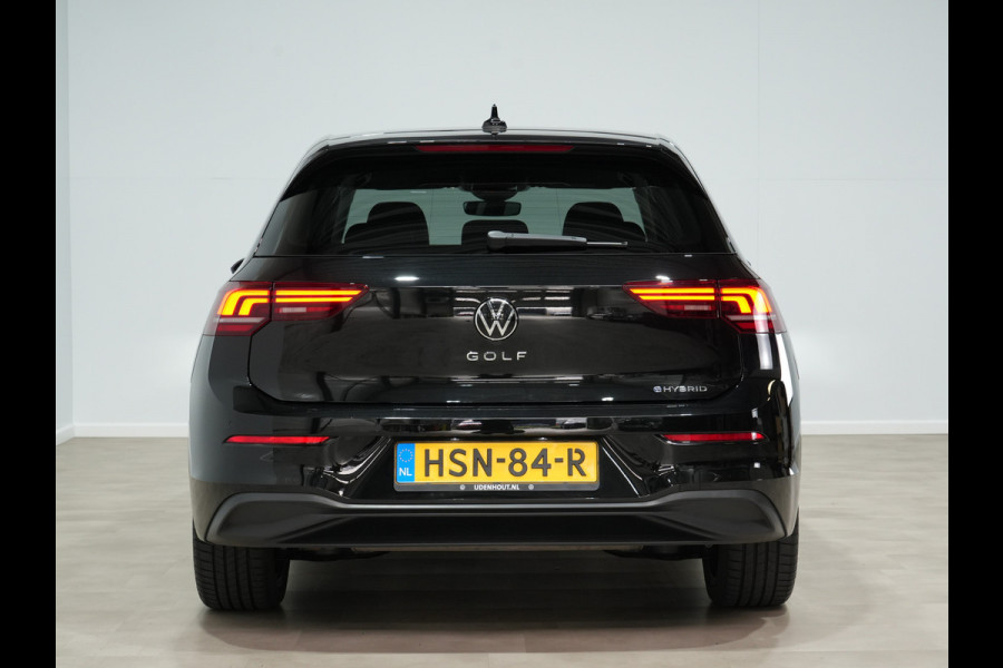 Volkswagen Golf 1.5 eHybrid 204pk Life Edition Navi via app Camera Acc Led Demo Jesse