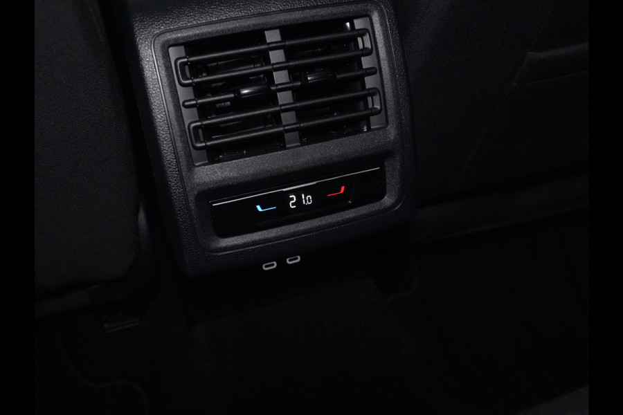 Volkswagen Golf 1.5 eHybrid 204pk Life Edition Navi via app Camera Acc Led Demo Jesse