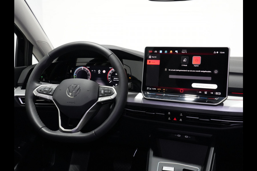Volkswagen Golf 1.5 eHybrid 204pk Life Edition Navi via app Camera Acc Led Demo Jesse