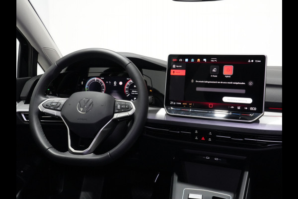 Volkswagen Golf 1.5 eHybrid 204pk Life Edition Navi via app Camera Acc Led Demo Jesse