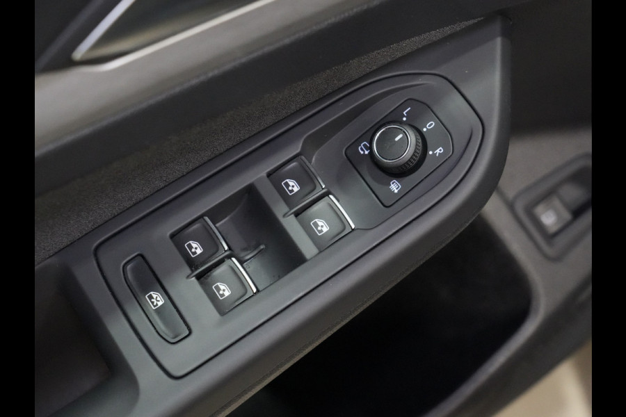 Volkswagen Golf 1.5 eHybrid 204pk Life Edition Navi via app Camera Acc Led Demo Jesse