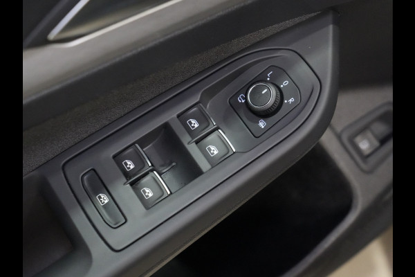 Volkswagen Golf 1.5 eHybrid 204pk Life Edition Navi via app Camera Acc Led Demo Jesse