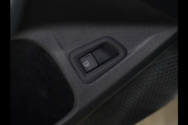 Volkswagen Golf 1.5 eHybrid 204pk Life Edition Navi via app Camera Acc Led Demo Jesse