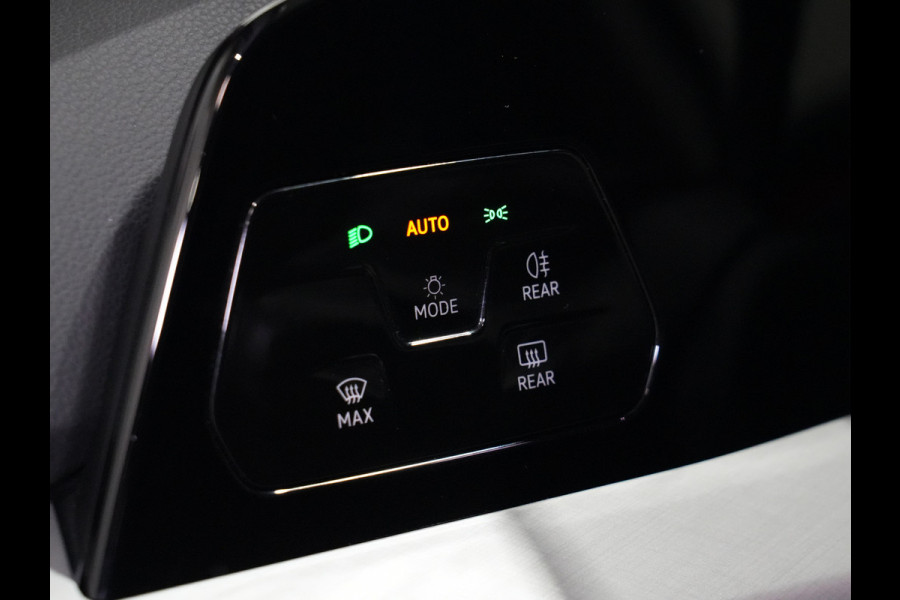 Volkswagen Golf 1.5 eHybrid 204pk Life Edition Navi via app Camera Acc Led Demo Jesse