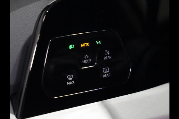 Volkswagen Golf 1.5 eHybrid 204pk Life Edition Navi via app Camera Acc Led Demo Jesse