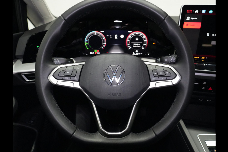 Volkswagen Golf 1.5 eHybrid 204pk Life Edition Navi via app Camera Acc Led Demo Jesse