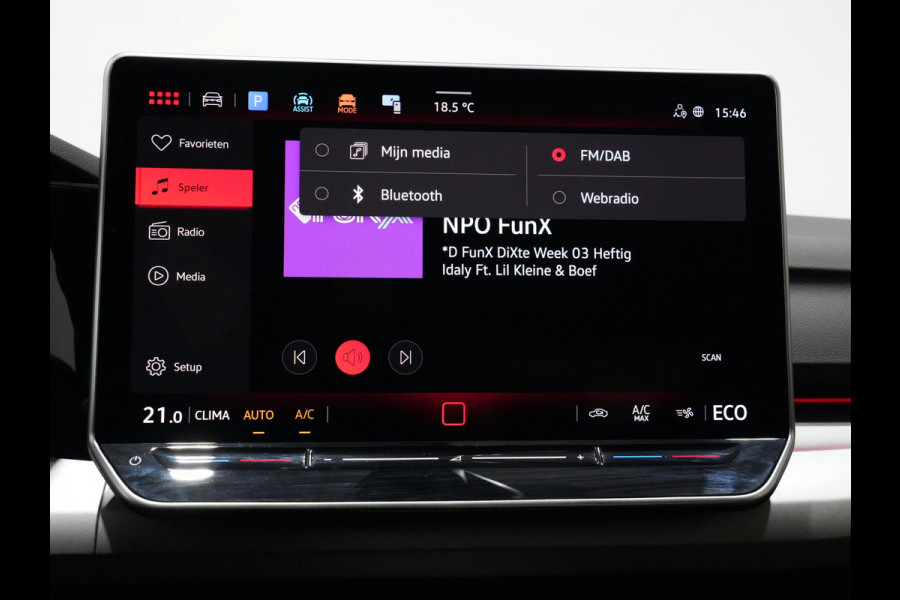 Volkswagen Golf 1.5 eHybrid 204pk Life Edition Navi via app Camera Acc Led Demo Jesse