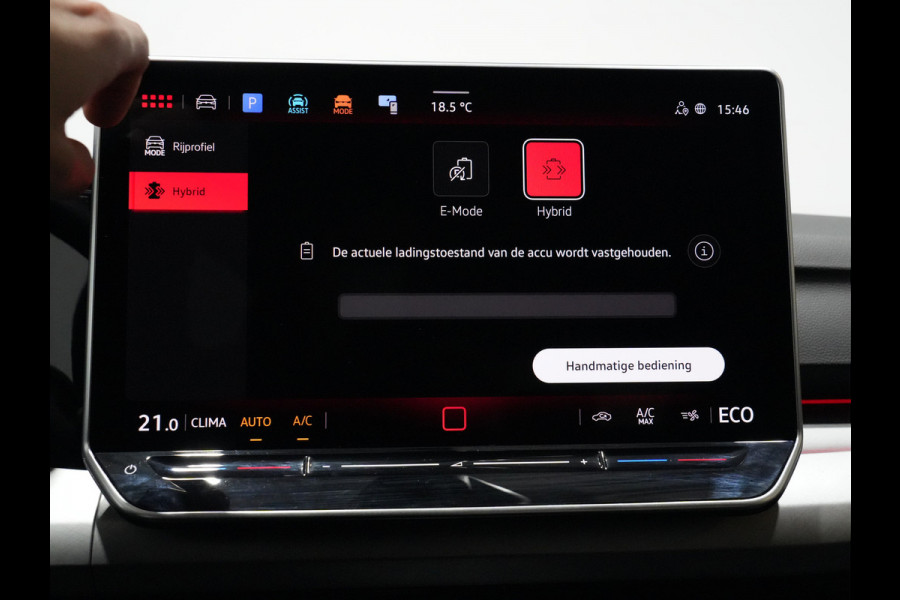 Volkswagen Golf 1.5 eHybrid 204pk Life Edition Navi via app Camera Acc Led Demo Jesse