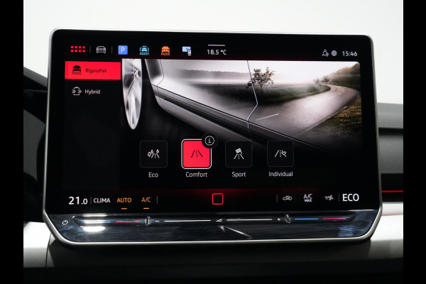 Volkswagen Golf 1.5 eHybrid 204pk Life Edition Navi via app Camera Acc Led Demo Jesse