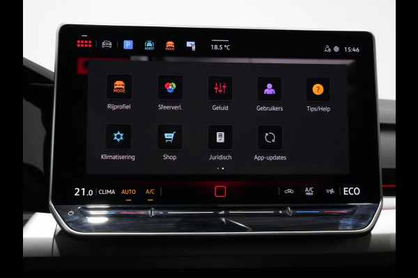 Volkswagen Golf 1.5 eHybrid 204pk Life Edition Navi via app Camera Acc Led Demo Jesse