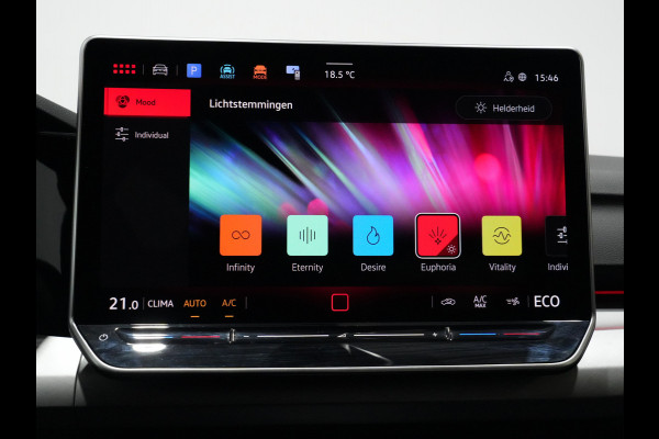 Volkswagen Golf 1.5 eHybrid 204pk Life Edition Navi via app Camera Acc Led Demo Jesse