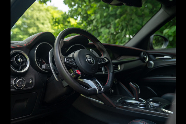 Alfa Romeo Stelvio 2.9 V6 AWD Quadrifoglio | Harman/Kardon | Rosso Competizione | Adapt. cruise | CarPlay | Carbon stuur