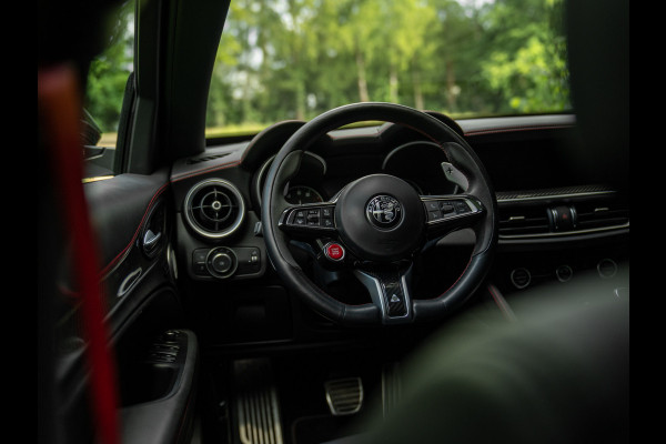 Alfa Romeo Stelvio 2.9 V6 AWD Quadrifoglio | Harman/Kardon | Rosso Competizione | Adapt. cruise | CarPlay | Carbon stuur