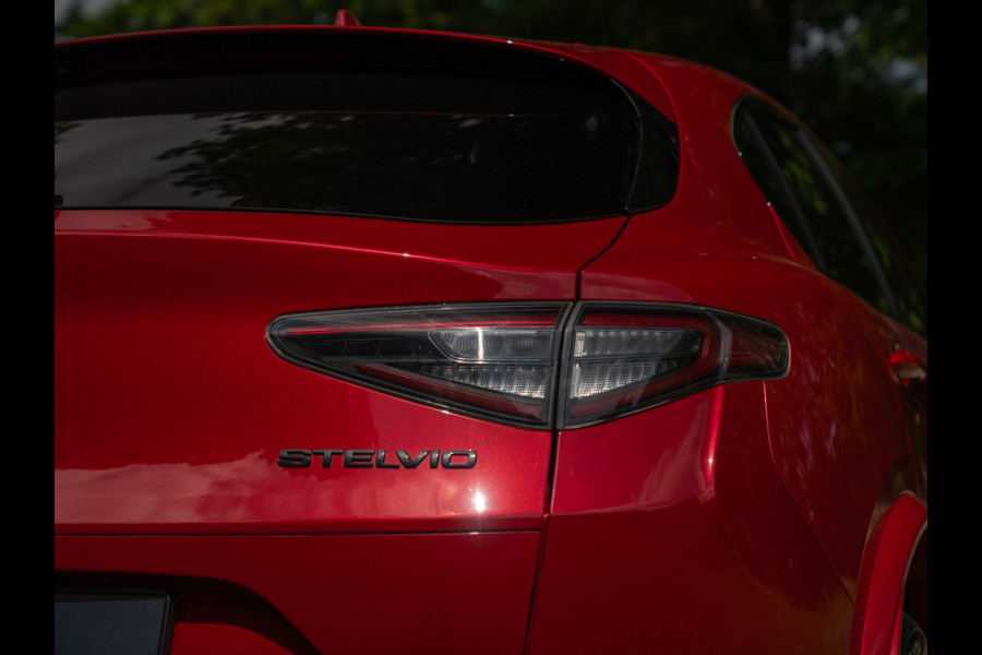 Alfa Romeo Stelvio 2.9 V6 AWD Quadrifoglio | Harman/Kardon | Rosso Competizione | Adapt. cruise | CarPlay | Carbon stuur