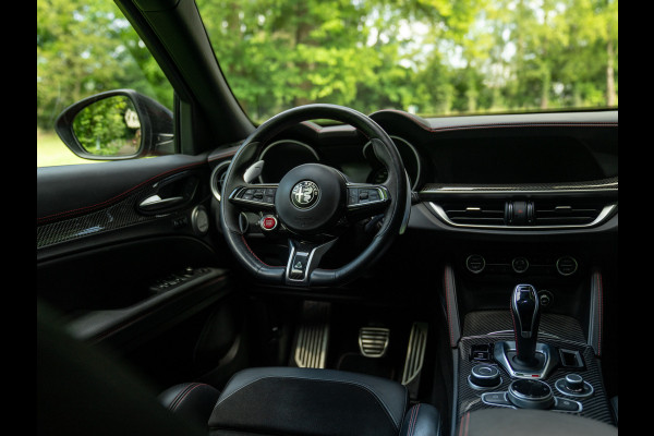Alfa Romeo Stelvio 2.9 V6 AWD Quadrifoglio | Harman/Kardon | Rosso Competizione | Adapt. cruise | CarPlay | Carbon stuur