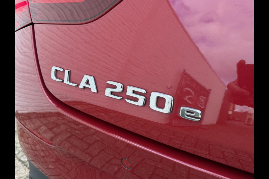 Mercedes-Benz CLA-Klasse 250 e AMG Line Plug in Full-led Matrix Leder Panorama Camera Pdc Sfeerverlichting Trekhaak