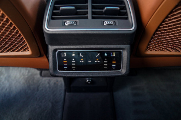 Audi e-tron Sportback 55 quattro Business edition Plus 95 kWh | Panorama | Luxe Leder | Adaptieve cruise | Memory | Clima achter