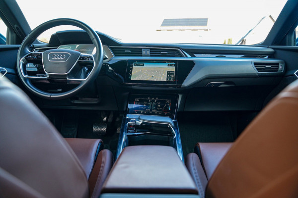 Audi e-tron Sportback 55 quattro Business edition Plus 95 kWh | Panorama | Luxe Leder | Adaptieve cruise | Memory | Clima achter