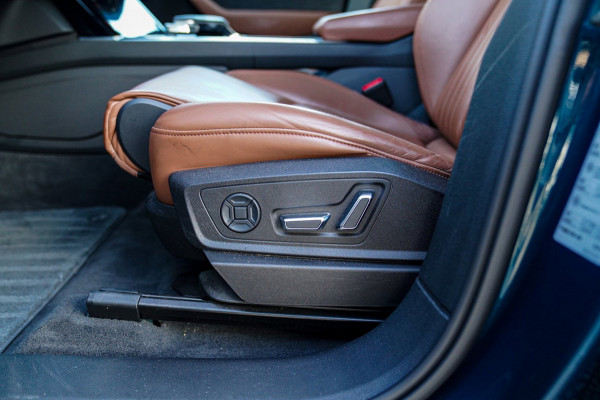 Audi e-tron Sportback 55 quattro Business edition Plus 95 kWh | Panorama | Luxe Leder | Adaptieve cruise | Memory | Clima achter