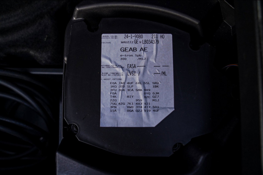 Audi e-tron Sportback 55 quattro Business edition Plus 95 kWh | Panorama | Luxe Leder | Adaptieve cruise | Memory | Clima achter