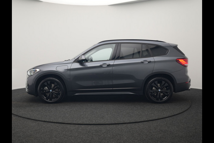 BMW X1 xDrive25e Sportline PHEV 221pk Dealer O.H. | Camera | Sportstoelen Verwarmd | Sfeerverlichting | Keyless | Navigatie | Cruise Control | DAB | Plug In Hybrid |