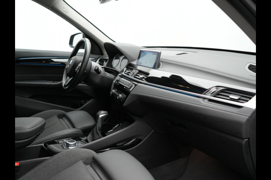 BMW X1 xDrive25e Sportline PHEV 221pk Dealer O.H. | Camera | Sportstoelen Verwarmd | Sfeerverlichting | Keyless | Navigatie | Cruise Control | DAB | Plug In Hybrid |