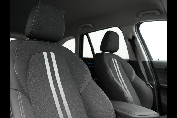 BMW X1 xDrive25e Sportline PHEV 221pk Dealer O.H. | Camera | Sportstoelen Verwarmd | Sfeerverlichting | Keyless | Navigatie | Cruise Control | DAB | Plug In Hybrid |