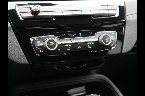 BMW X1 xDrive25e Sportline PHEV 221pk Dealer O.H. | Camera | Sportstoelen Verwarmd | Sfeerverlichting | Keyless | Navigatie | Cruise Control | DAB | Plug In Hybrid |