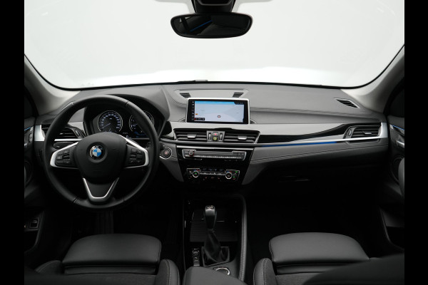 BMW X1 xDrive25e Sportline PHEV 221pk Dealer O.H. | Camera | Sportstoelen Verwarmd | Sfeerverlichting | Keyless | Navigatie | Cruise Control | DAB | Plug In Hybrid |