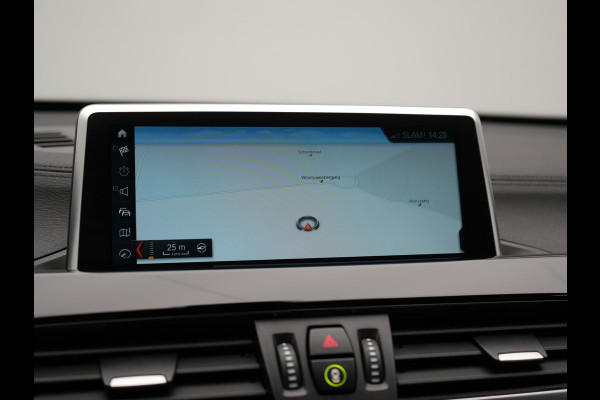 BMW X1 xDrive25e Sportline PHEV 221pk Dealer O.H. | Camera | Sportstoelen Verwarmd | Sfeerverlichting | Keyless | Navigatie | Cruise Control | DAB | Plug In Hybrid |