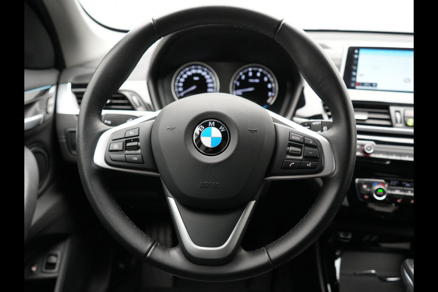 BMW X1 xDrive25e Sportline PHEV 221pk Dealer O.H. | Camera | Sportstoelen Verwarmd | Sfeerverlichting | Keyless | Navigatie | Cruise Control | DAB | Plug In Hybrid |