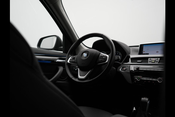 BMW X1 xDrive25e Sportline PHEV 221pk Dealer O.H. | Camera | Sportstoelen Verwarmd | Sfeerverlichting | Keyless | Navigatie | Cruise Control | DAB | Plug In Hybrid |