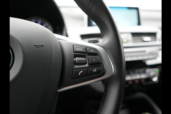 BMW X1 xDrive25e Sportline PHEV 221pk Dealer O.H. | Camera | Sportstoelen Verwarmd | Sfeerverlichting | Keyless | Navigatie | Cruise Control | DAB | Plug In Hybrid |