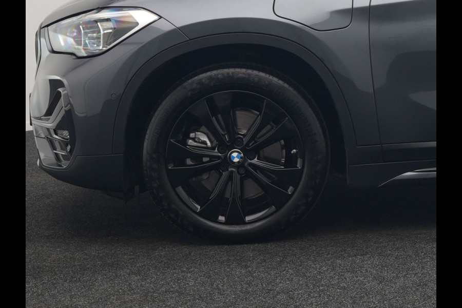 BMW X1 xDrive25e Sportline PHEV 221pk Dealer O.H. | Camera | Sportstoelen Verwarmd | Sfeerverlichting | Keyless | Navigatie | Cruise Control | DAB | Plug In Hybrid |