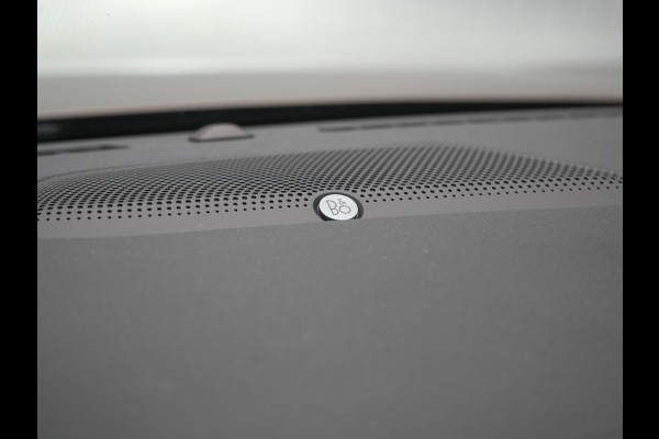 Ford Kuga 2.5 Titanium X PHEV 225pk Dealer O.H. | Trekhaak Af Fabriek | Panodak | Head Up | Adaptive Cruise | 360 Camera | Bang & Olufsen | Sportstoelen & Stuur Verwarmd | Keyless | Blis | Navigatie | DAB | Plug In Hybrid |