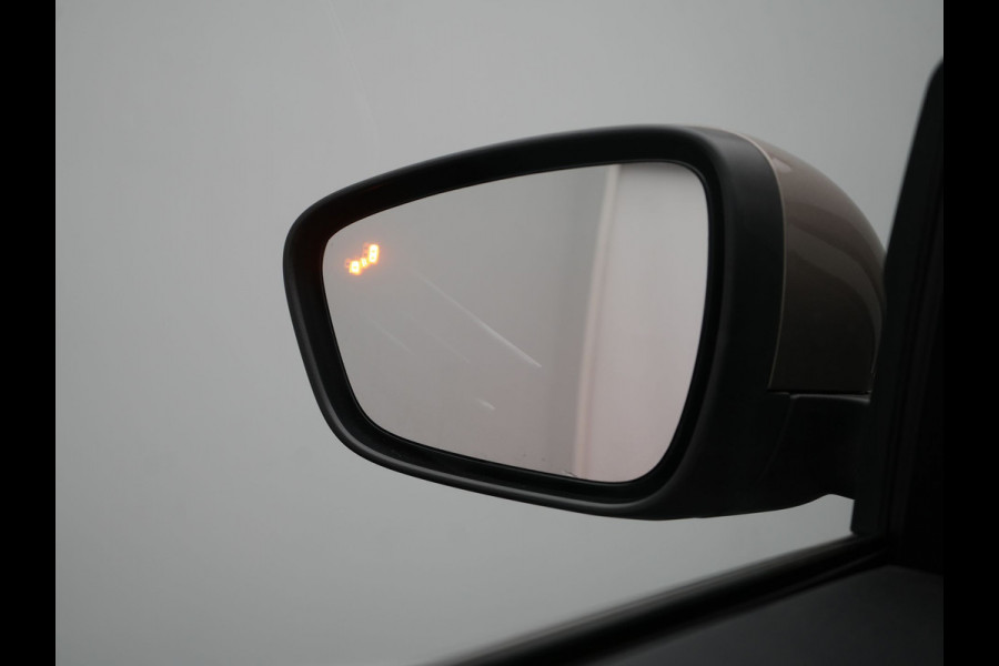 Ford Kuga 2.5 Titanium X PHEV 225pk Dealer O.H. | Trekhaak Af Fabriek | Panodak | Head Up | Adaptive Cruise | 360 Camera | Bang & Olufsen | Sportstoelen & Stuur Verwarmd | Keyless | Blis | Navigatie | DAB | Plug In Hybrid |