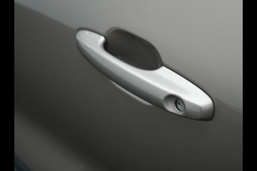 Ford Kuga 2.5 Titanium X PHEV 225pk Dealer O.H. | Trekhaak Af Fabriek | Panodak | Head Up | Adaptive Cruise | 360 Camera | Bang & Olufsen | Sportstoelen & Stuur Verwarmd | Keyless | Blis | Navigatie | DAB | Plug In Hybrid |